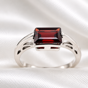 Pierścionek z Białego Złota 14K (585) z Granatem, r. 13