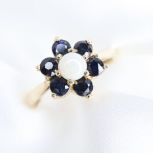 Złoty Pierścionek 9K (p.375) z Opalem i Szafirami, r. 17,5