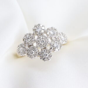 Złoty Pierścionek 9K z Diamentowymi Kwiatami, r. 11,5