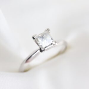 Złoty Pierścionek 14K (p.585) z 0.45Ct Diamentem, Białe Złoto, r. 14