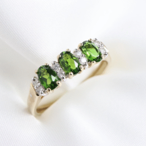 Złoty pierścionek 9K (p.375) z 3 Diopsydami i Diamentami, r. 19