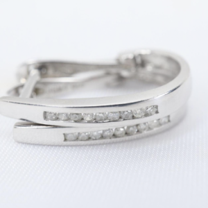 Eleganckie Kolczyki z Białego Złota 9K (p.375) z Diamencikami