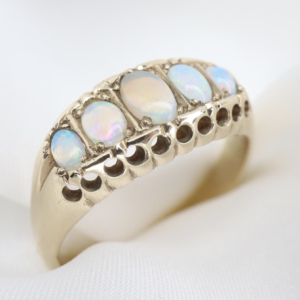 Złoty Pierścionek Vintage 9K (p.375) z 5 Naturalnymi Opalami, r. 17