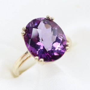 Złoty Pierścionek 9K (p.375) z Fioletowym Topazem, r.14