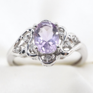 Pierścionek z 9K Białego Złota z Ametystem i Diamentami – Rozmiar EU 14,5