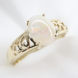 Złoty Pierścionek 9K (p.375) z Opalem i Ażurowymi Ramionami, r. 14,5
