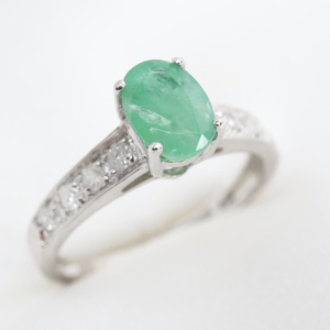 Pierścionek z Białego Złota 9K ze Szmaragdem i Diamentami, r. 13