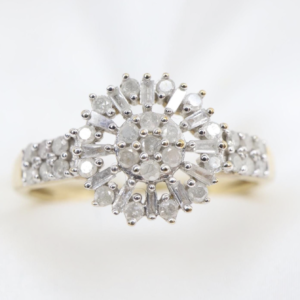 Złoty Pierścionek 9K (p.375) z Klastrem Diamentów, r. 22,5