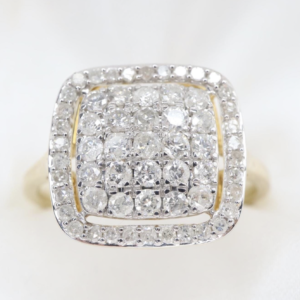 Pierścionek z dużym kwadratowym clusterem diamentów – 9 ct Złota
