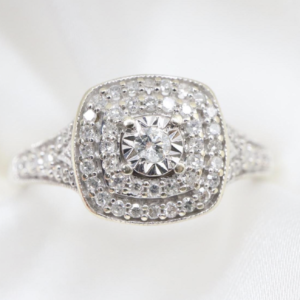 Złoty Pierścionek 9K (p.375) Z Diamentami, Białe Złoto, r.15,5