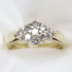 Złoty Pierścionek z Klastrem Diamentów, 9K (375), r. 9