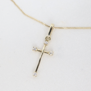 Delikatny Złoty Naszyjnik 9K (375) z Krzyżykiem z Diamencikami, 46 cm