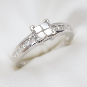 Pierścionek z Białego Złota 9K z Diamentami 0,33ct – rozmiar 13,5