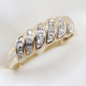 Złoty Pierścionek/Obrączka 9K (375) z Diamencikami, r. 17